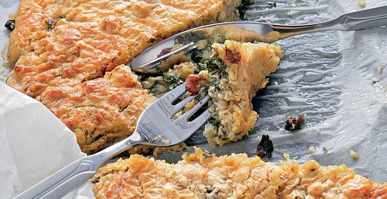 Филе морского окуня с изюмом и корочкой из миндаля