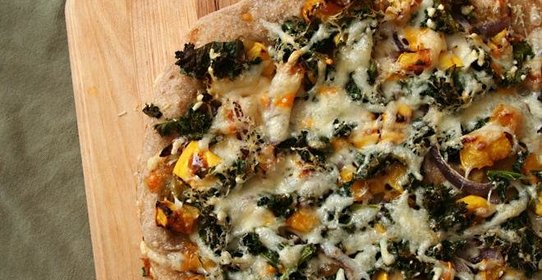 Пицца со сквошем и капустой кале