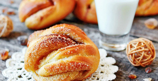 Сахарные плюшки с корицей