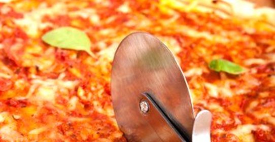 Пицца с бараниной и помидорами