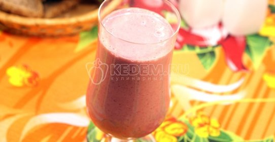 Смузи с йогуртом и вишней