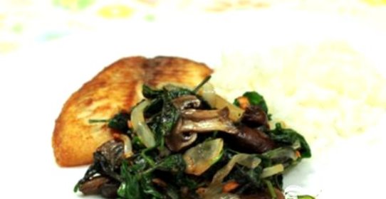 Жареные грибы со шпинатом