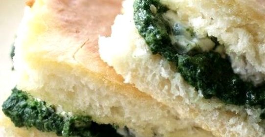 Пирожки со шпинатом и голубым сыром