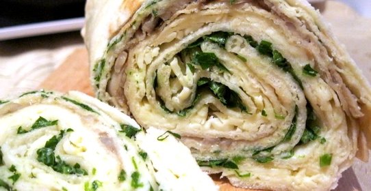 Рулет с творогом и зеленью