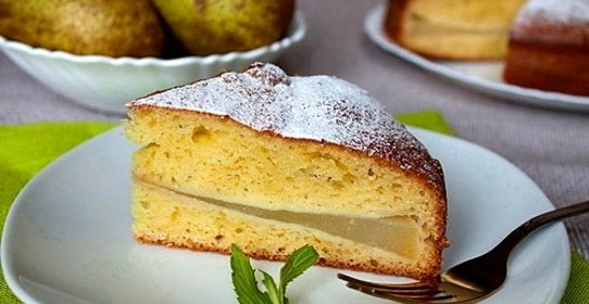 Шарлотка с грушей