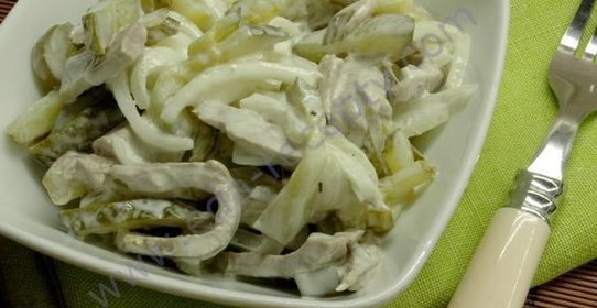 Салат с мясом и солеными огурцами