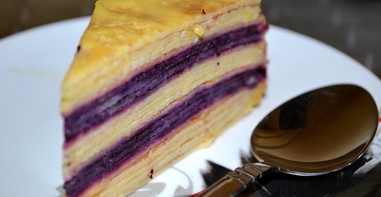 Блинный торт с лимонным курдом и черникой