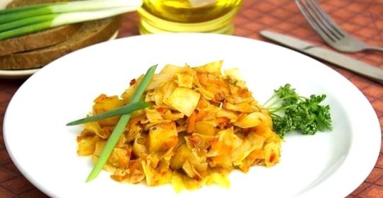 Овощное рагу с картофелем и капустой