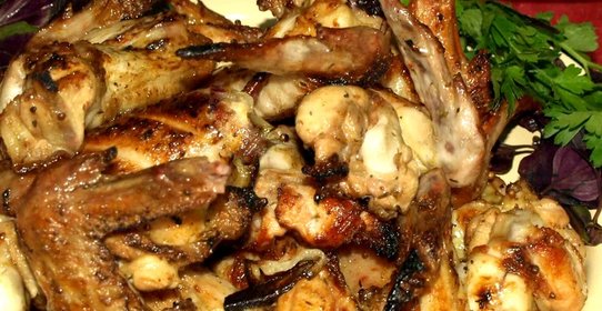 Шашлык из куриных крыльев с луком