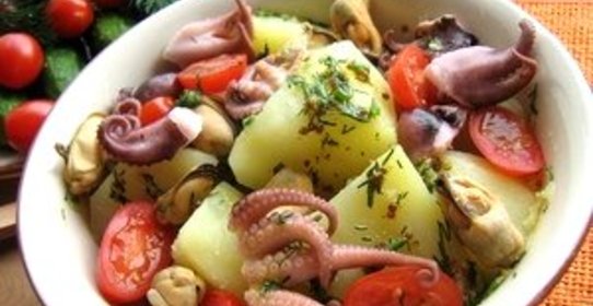 ТЕПЛЫЙ САЛАТ С КАРТОФЕЛЕМ И ОСЬМИНОГОМ