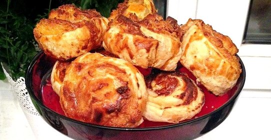 Слоеные ватрушки с лимонной цедрой