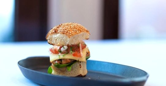 Бургер из норвежской семги