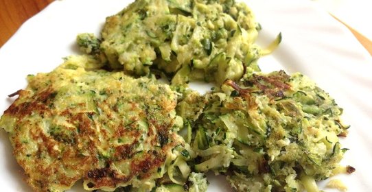 Оладьи из зеленых овощей и креветок