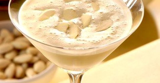 Новогодний яичный коктейль с виски (Snowball)