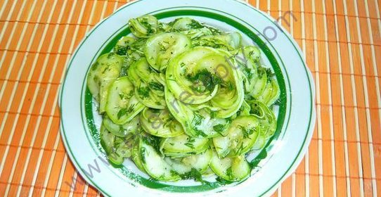 Быстрые маринованные кабачки мгновенного поедания