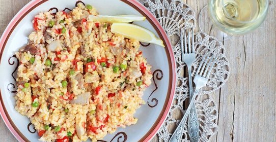 Паэлья с курицей и колбасками