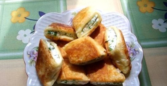 Пирожки с творогом на сковороде