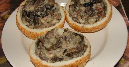 Жульен в булочках с курицей и грибами