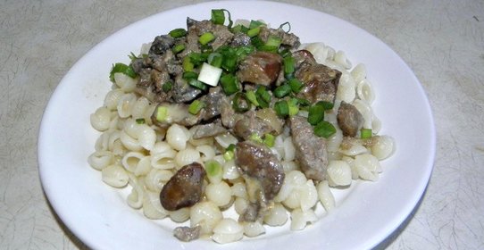 Куриная печень по-строгановски