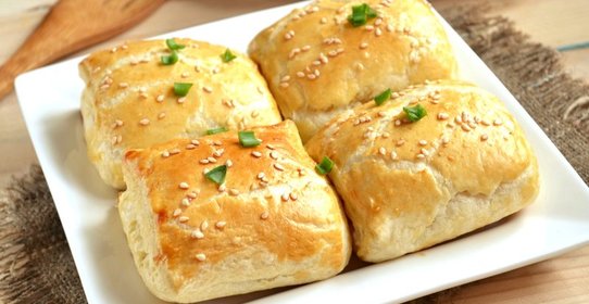 Слойки с сыром из готового слоеного теста