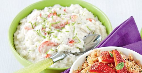 Рисовая каша с клубникой и кокосовым молоком