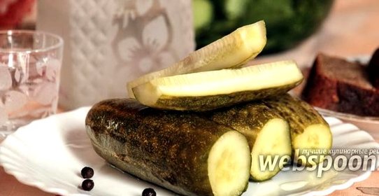 Быстрые малосольные огурцы в банке
