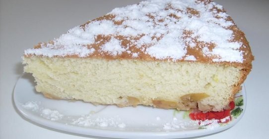 Бисквит с яблоками