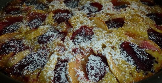 Сливово-яблочный пирог