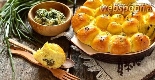 Пирожки дрожжевые с крапивой, зелёным луком и творогом