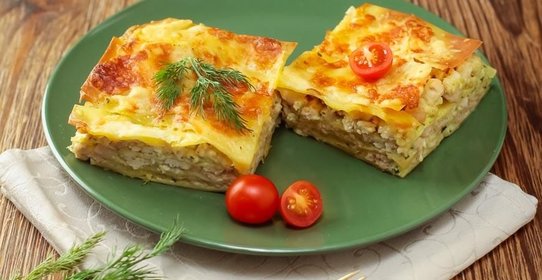 Лазанья с индейкой и соусом песто