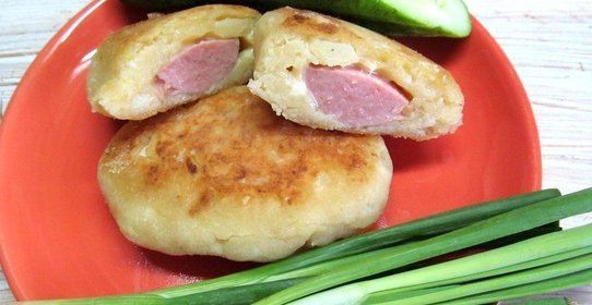 Картофельные пирожки с сарделькой