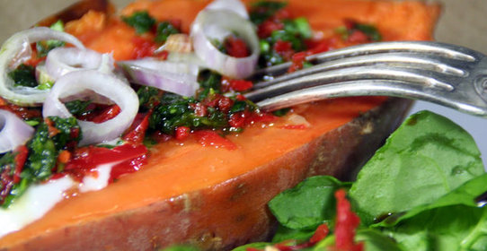 Сладкий картофель со шпинатом