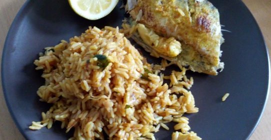 Скумбрия с рисом, имбирем и карри