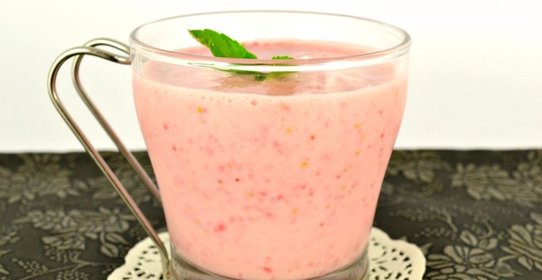 Ласси с клубникой и медом