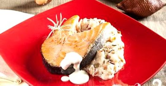 Жареный лосось в кокосовом молоке