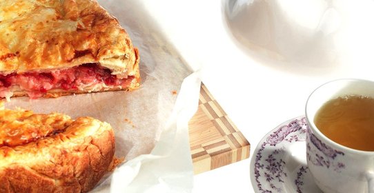 Пирог с брусникой и яблоками