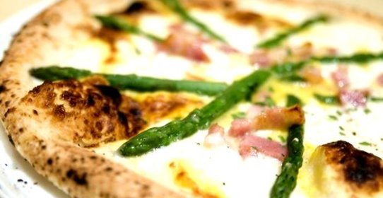 Пицца со спаржей