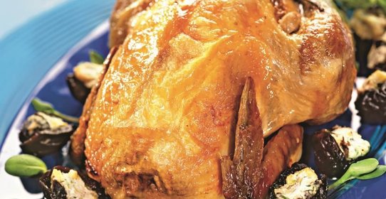 Цыпленок, фаршированный творогом и орехами