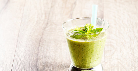 Смузи с дыней, манго, апельсином и щавелем