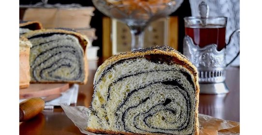Булка слоеная с маком