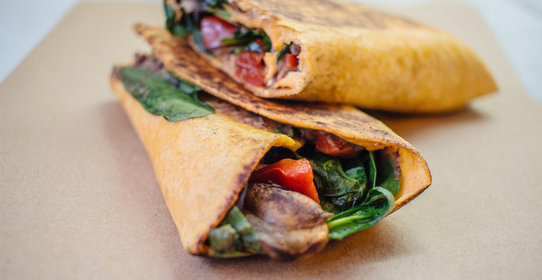 Картофельные пирожки с мясом и орешками