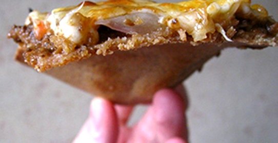 Пицца с черри, моцареллой и рукколой