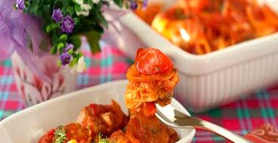 Горбуша, запеченная в духовке под томатным соусом