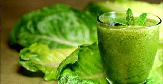 Зеленый коктейль с манго