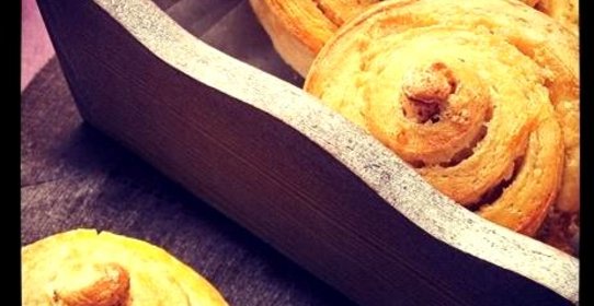 Пышные булочки с корицей