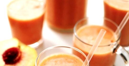 Персиково-клубничный коктейль