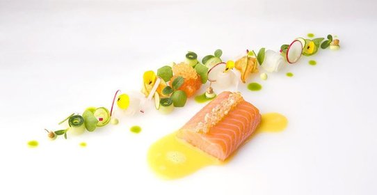 Речная форель a la Epicure с семенами рапса и ромашки