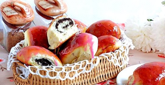 Пирожки с маком в глазури