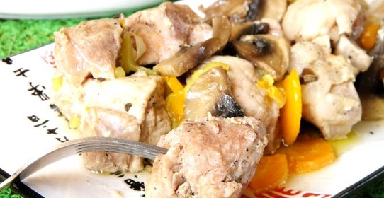 Свинина, тушенная кусочками