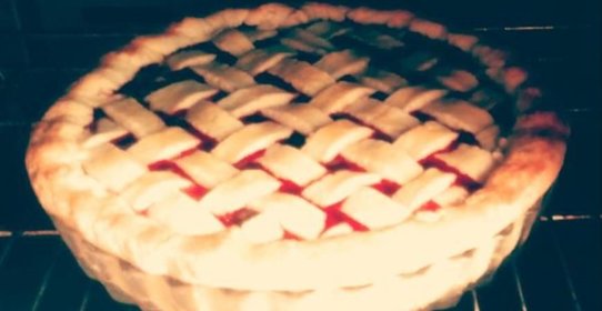 Пряный вишневый пирог